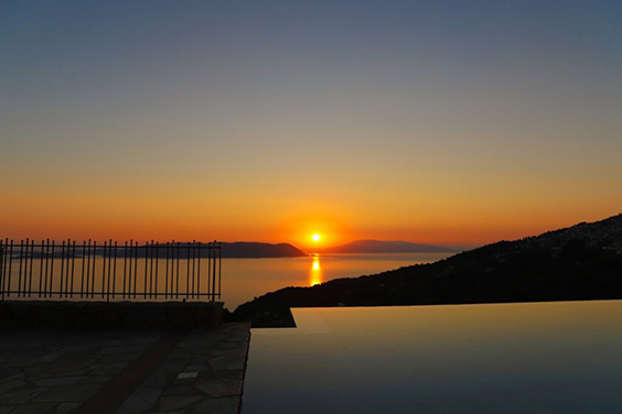 Rodon-IOS-Sunset-Pool-6_564x376